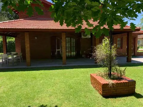 Casa en Venta en Country Club El Pato, USD 270.000