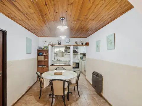 Casa 5 ambientes en venta en Burzaco con jardín