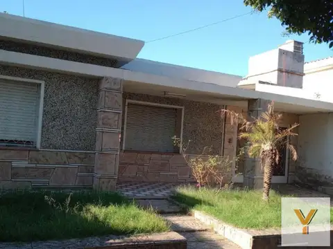 Avenida General Mosconi e/ Tucumán y 25 de Agosto