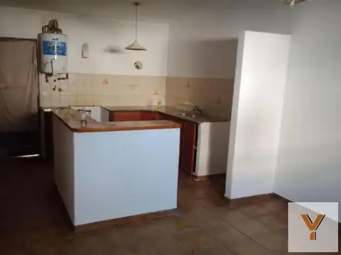 Casa 9 ambientes con 2 baños