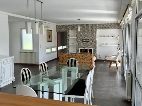 Casa en Venta con 6 cocheras
