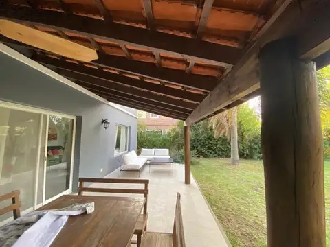 Casa en Venta con Renta en barrio El Portillo, inmejorable acceso