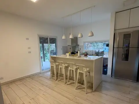 Casa en Venta con Renta en barrio El Portillo, inmejorable acceso
