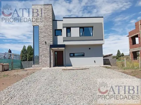 Hermosa Casa en  Solares del Este