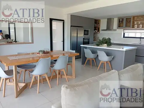Hermosa Casa en  Solares del Este