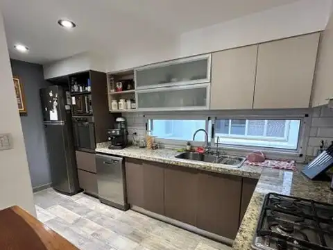 Casa 4 Dormitorios – Zona Plaza Jewell – Frente Club Plaza – Parrillero y Quincho