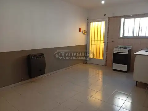 Depto Tipo Casa en Alquiler de 2 ambientes