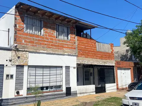 Casa de 3 ambientes + casa 2 ambientes P.A. Ituzaingó