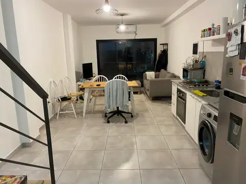 DEPARTAMENTO 2 AMBIENTES TIPO DUPLEX. INT. BEGUIRISTAIN 105 AVELLANEDA.