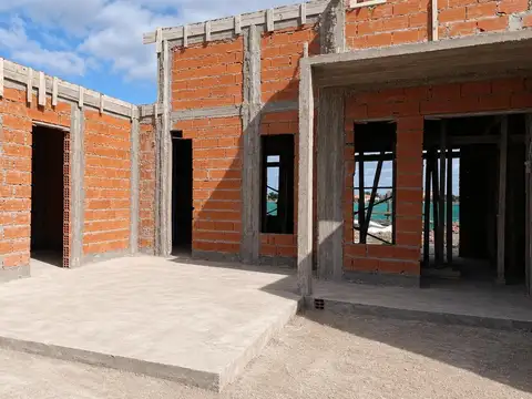 Casa 4 ambientes con 3 baños