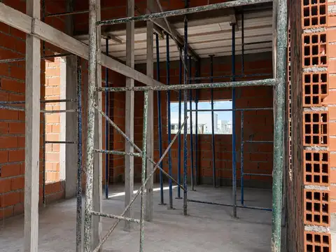 Casa en Construccion Barrio San Simon -  4 Ambientes - Lote Interno