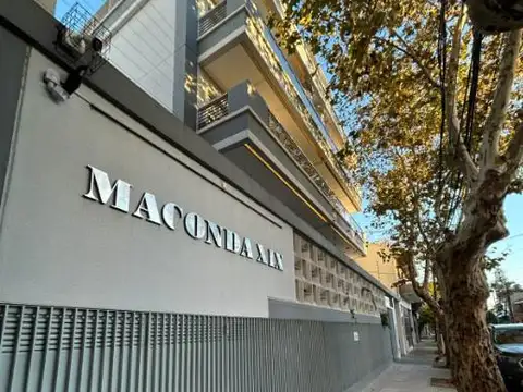 Departamento 3 ambientes en Venta en Bernal Centro con Cochera.