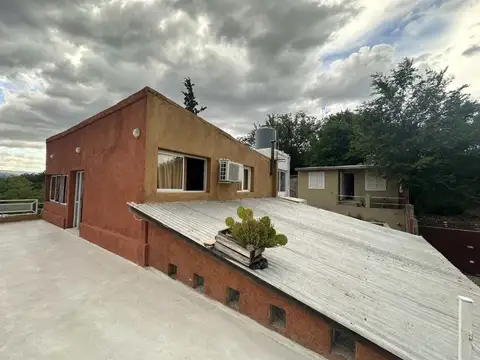 VENTA CASA 3 DORM CON DOS DPTO CARLOS PAZ CENTRO