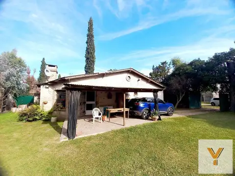 Casa quinta en venta - 2 dormitorios 1 baño - 690mts2 - Arturo Seguí, La Plata