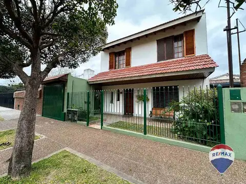CASA EN VENTA 5 AMBIENTES EN LUIS GUILLON