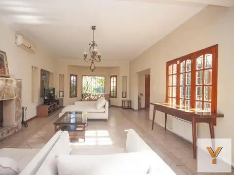 Casa 5 ambientes con 4 baños