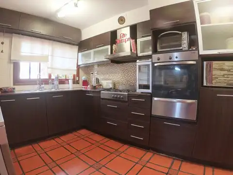 Casa en Venta con 4 cocheras