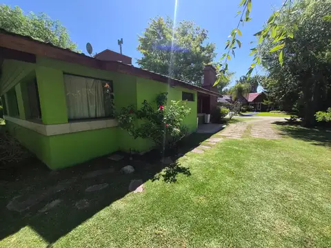 Casa en Venta con 2 cocheras