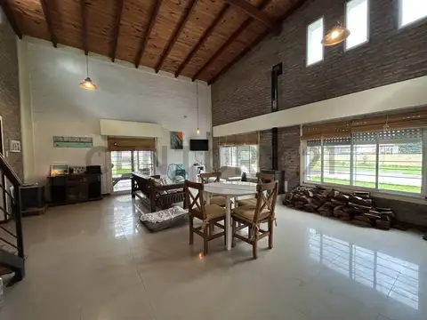 Casa en Venta con 4 cocheras