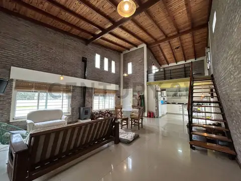 Venta | Casa de 2 Dormitorios + comodín con amplio jardín y pileta en El Amanecer, Piñero