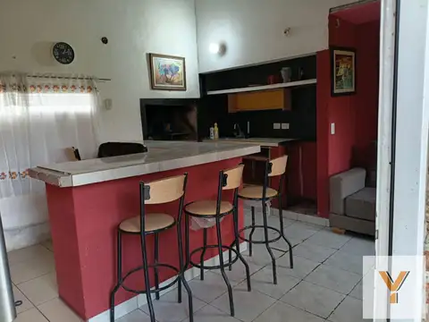 Casa 2 ambientes con 1 baño