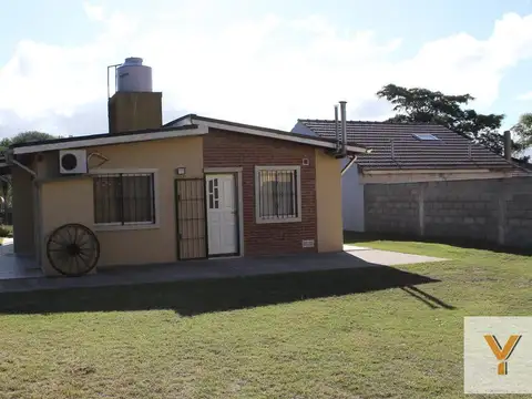 Casa en venta - 2 Dormitorios 2 Baños - Villa Gesell