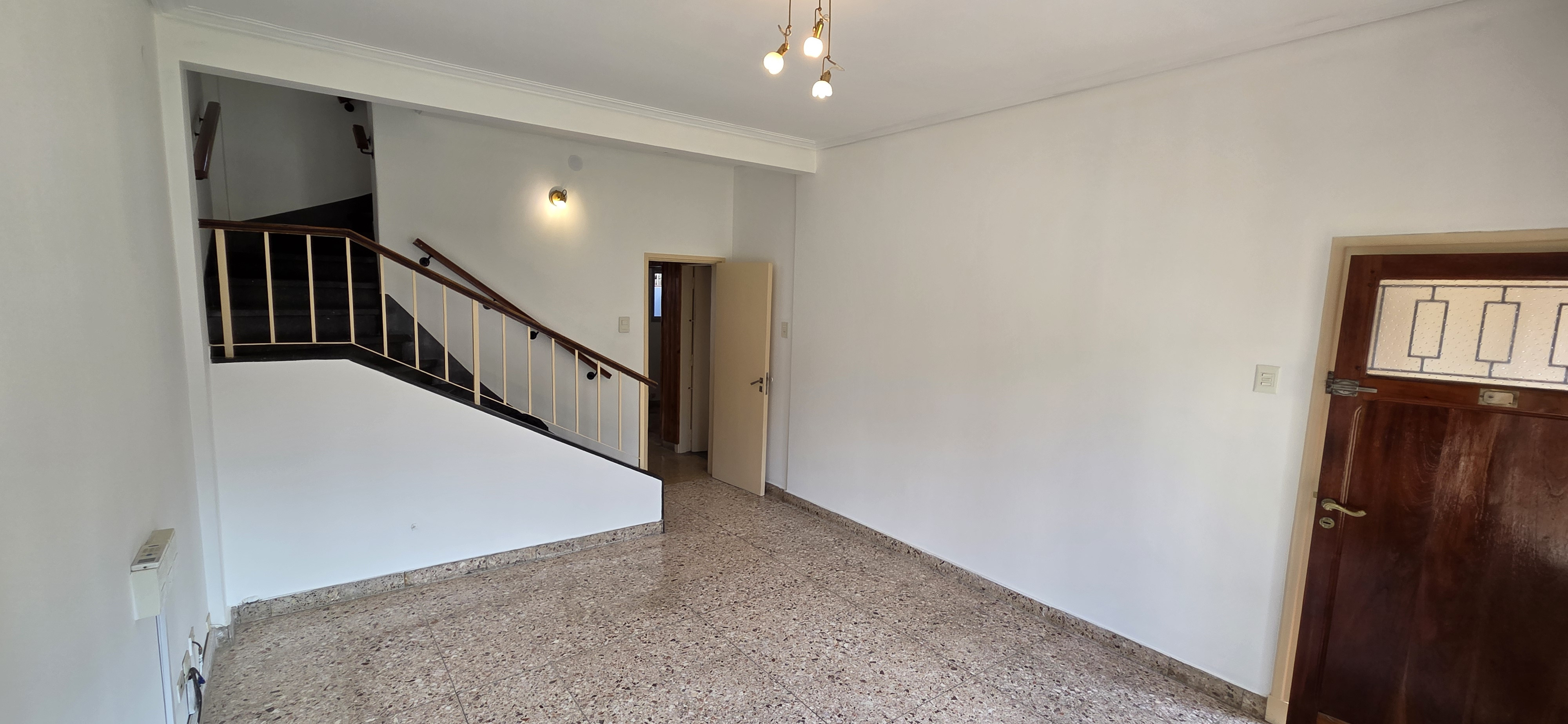 Casa en Alquiler con 1 cochera
