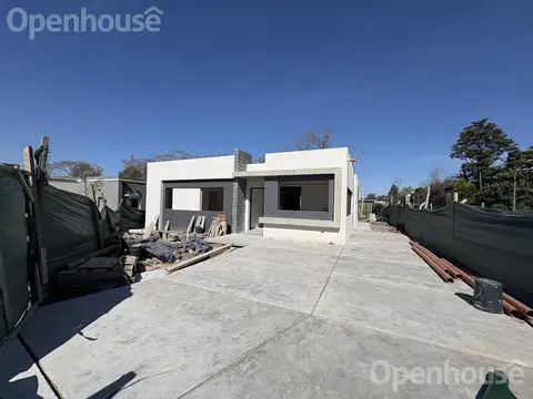 VENTA EXCELENTE CASA EN SANTA LUCIA -PILAR DEL ESTE