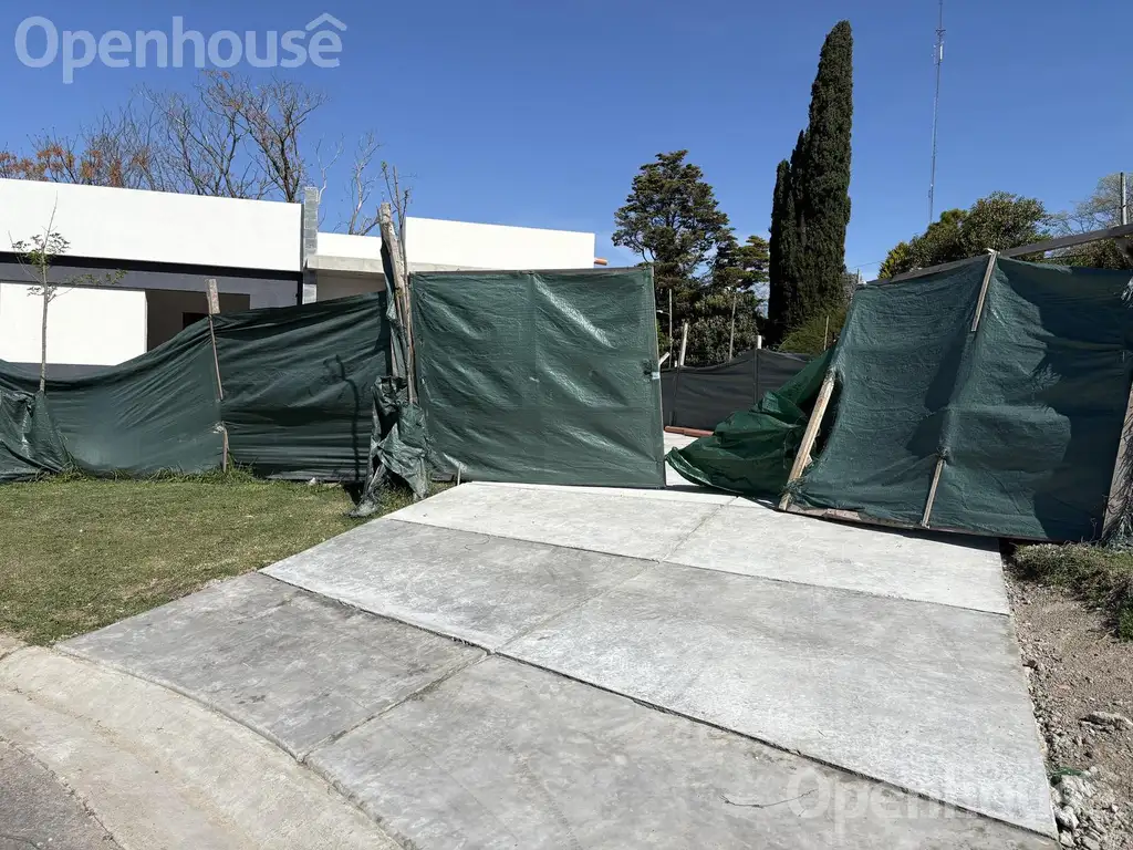 Casa en Venta en Pilar del Este - Santa Lucia