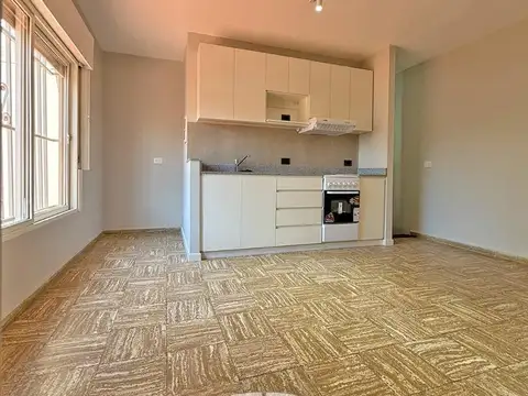 CASA DE PASILLO EN PLANTA ALTA RECICLADA!!!