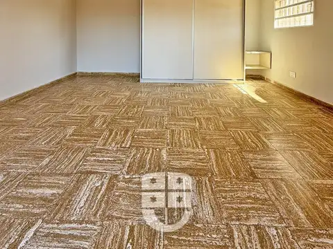 CASA DE PASILLO EN PLANTA ALTA RECICLADA 