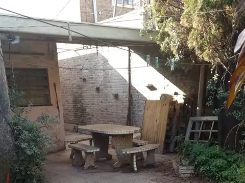 CASA A RECICLAR EN BARRIO AZCUENAGA