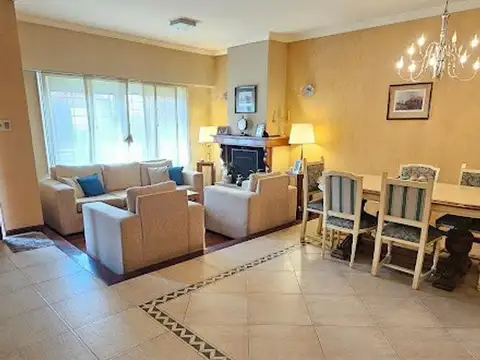 Casa en Venta en Castelar, USD 300.000