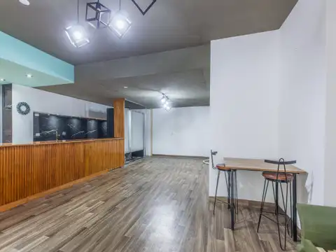 LOCAL COMERCIAL  . DESARROLLADO EN PB Y 1° PISO