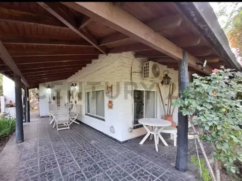 IMPORTANTE CASA SOBRE LOTE DE 600MT2