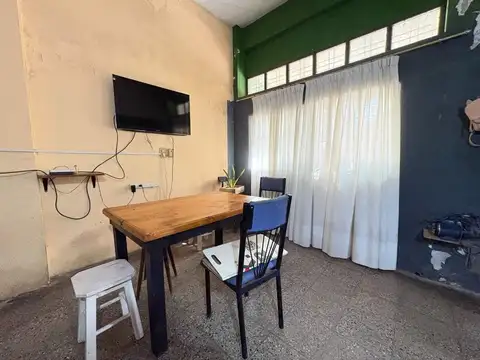 Casa 6 ambientes con 2 baños