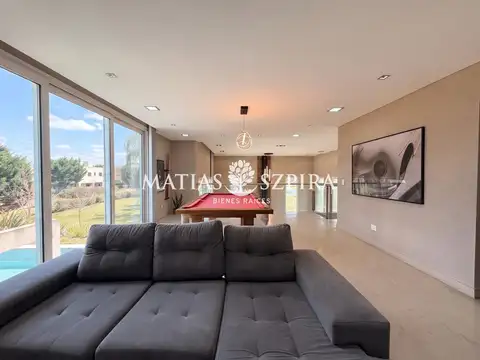 Casa 6 ambientes con 5 baños