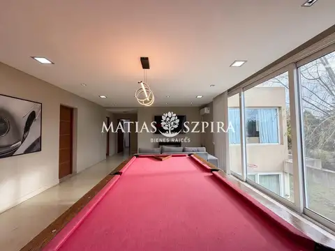 Casa en Venta con 2 cocheras