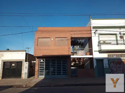 Casa en venta - 4 Dormitorios 2 Baños - Cochera - 359Mts2 - Villa Elvira