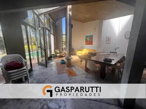 Casa en Venta con 2 cocheras