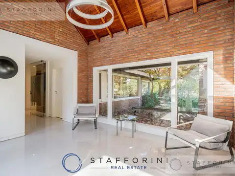 IMPRESIONANTE CASA EN DOS LOTES EN LOS CARDALES C.C