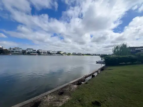 Venta Terreno con vista al lago en Barrio Virazon Nordelta. 1000mts. 800