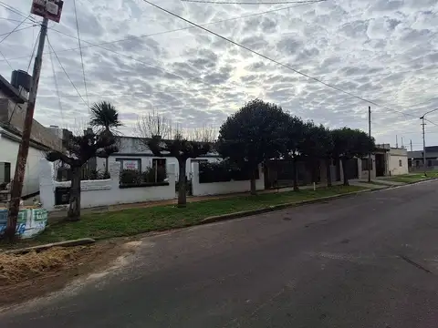 CASA 3 AMBIENTES EN VENTA EN CASTELAR APTO CREDITO