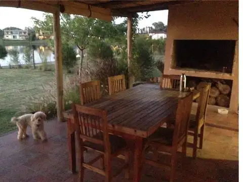 Casa 4 ambientes con 3 baños