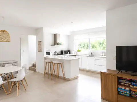 Casa en Venta con 2 cocheras