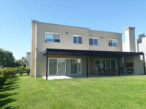 Casa  en Venta en Ayres Plaza, Pilar, G.B.A. Zona Norte