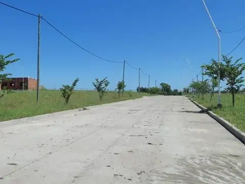Lotes En Barrio Paracao- Entrega De U$d 5.000