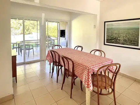 Una casa para entrar a Ayres desde otro lugar. CASA EN VENTA EN AYRES DE PILAR, sobre lote de 886.72