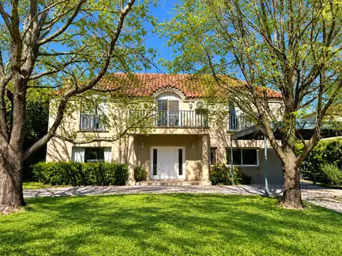 Una casa para entrar a Ayres desde otro lugar. CASA EN VENTA EN AYRES DE PILAR, sobre lote de 886.72