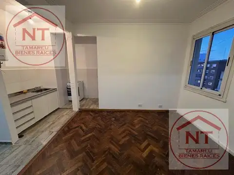Departamento 2 amb con balcón. Reciclado. Alquiler Barracas